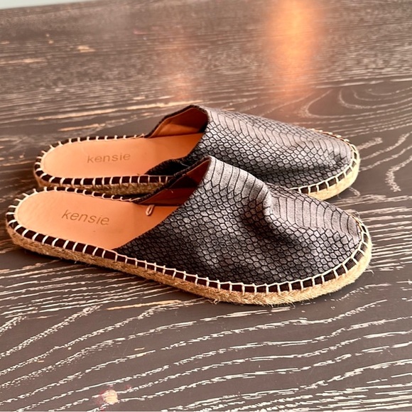 Kensie Hensley Grey Faux Snake Leather Slide Espadrille Sandals Size 7.5 - Picture 2 of 4